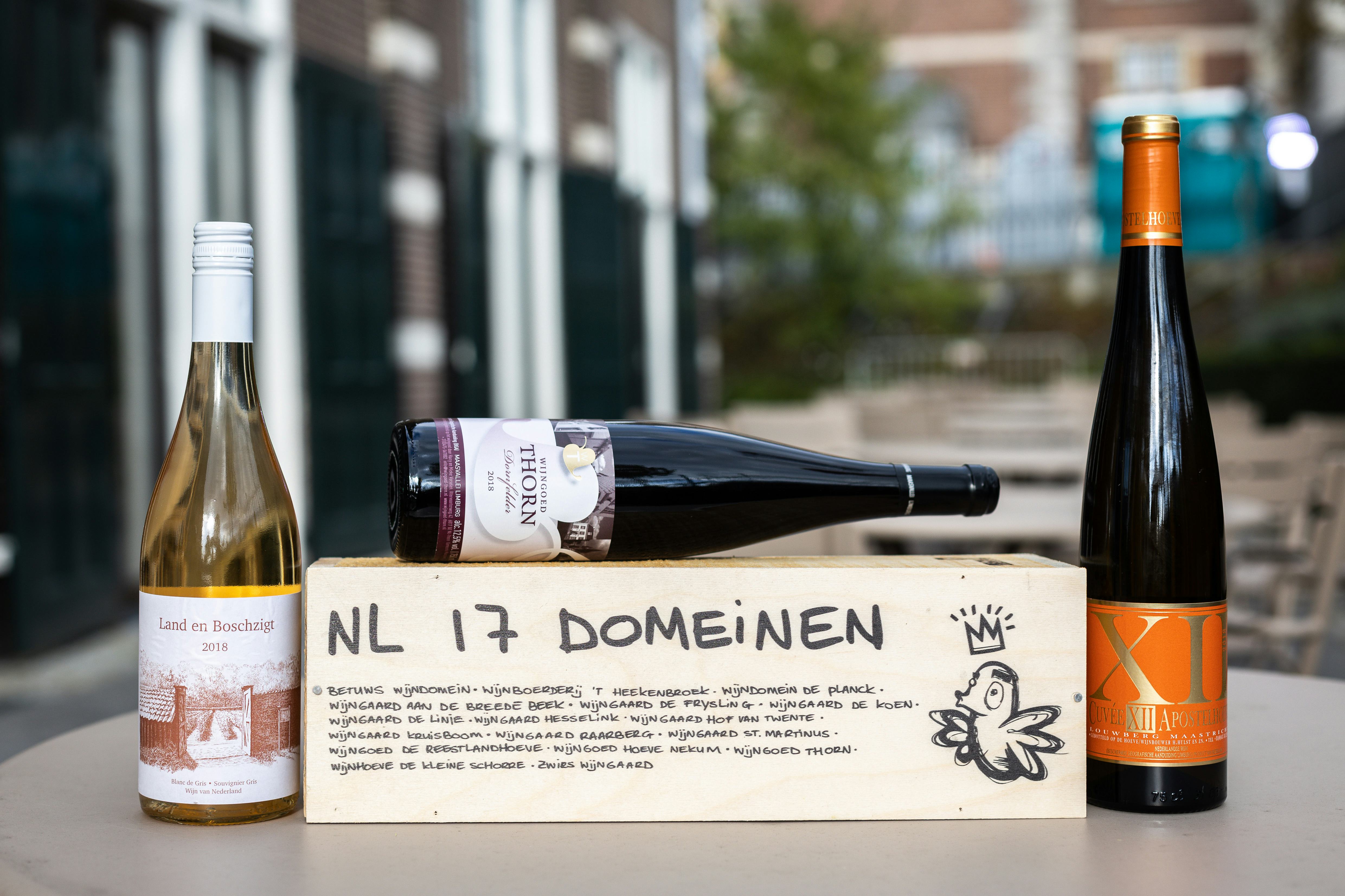 ‘NL 17 Domein’ gemaakt van witte wijn afkomstig van 17 Nederlandse wijngaarden. 