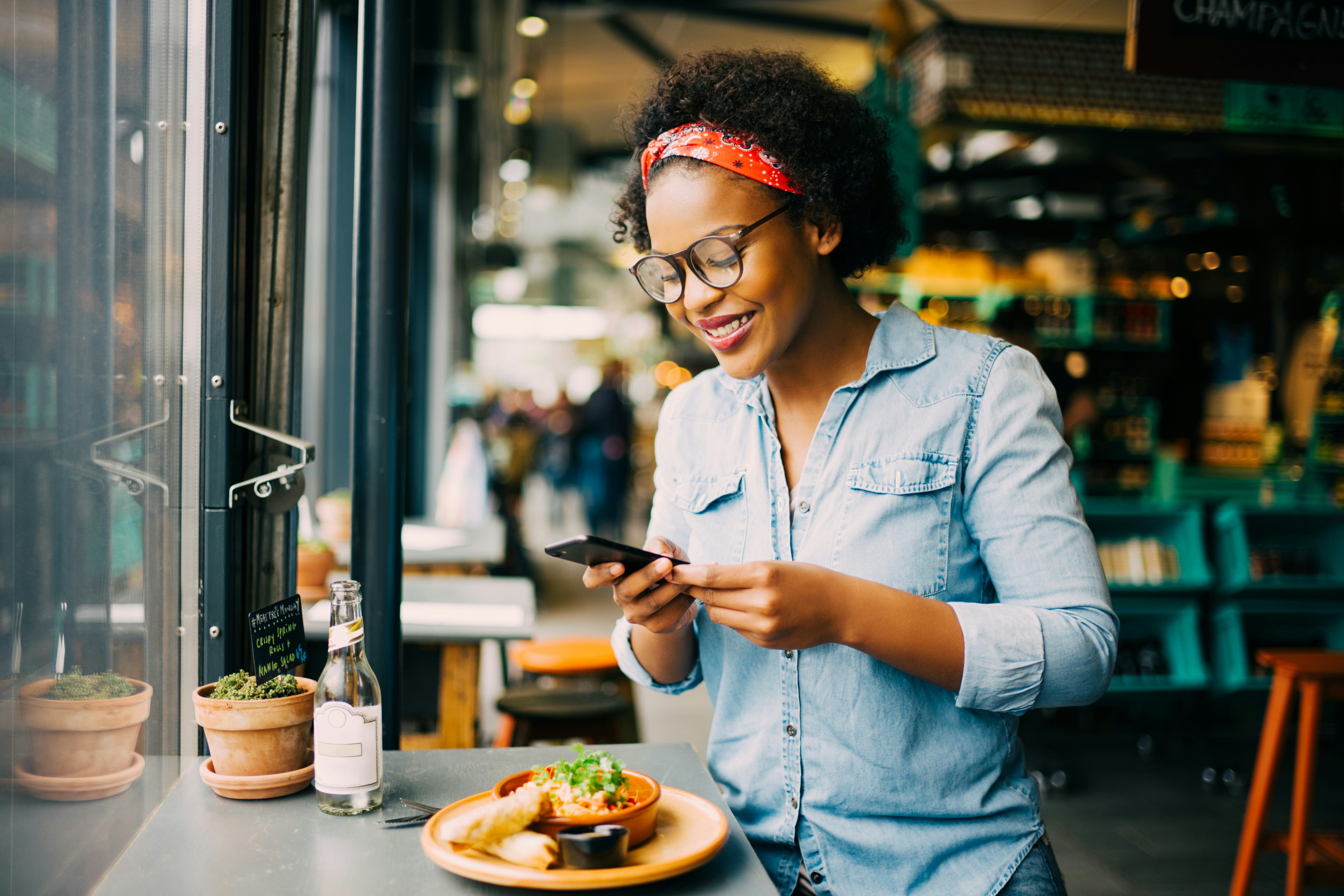 46 procent maakt foto van gerecht in restaurant voor social media of chat