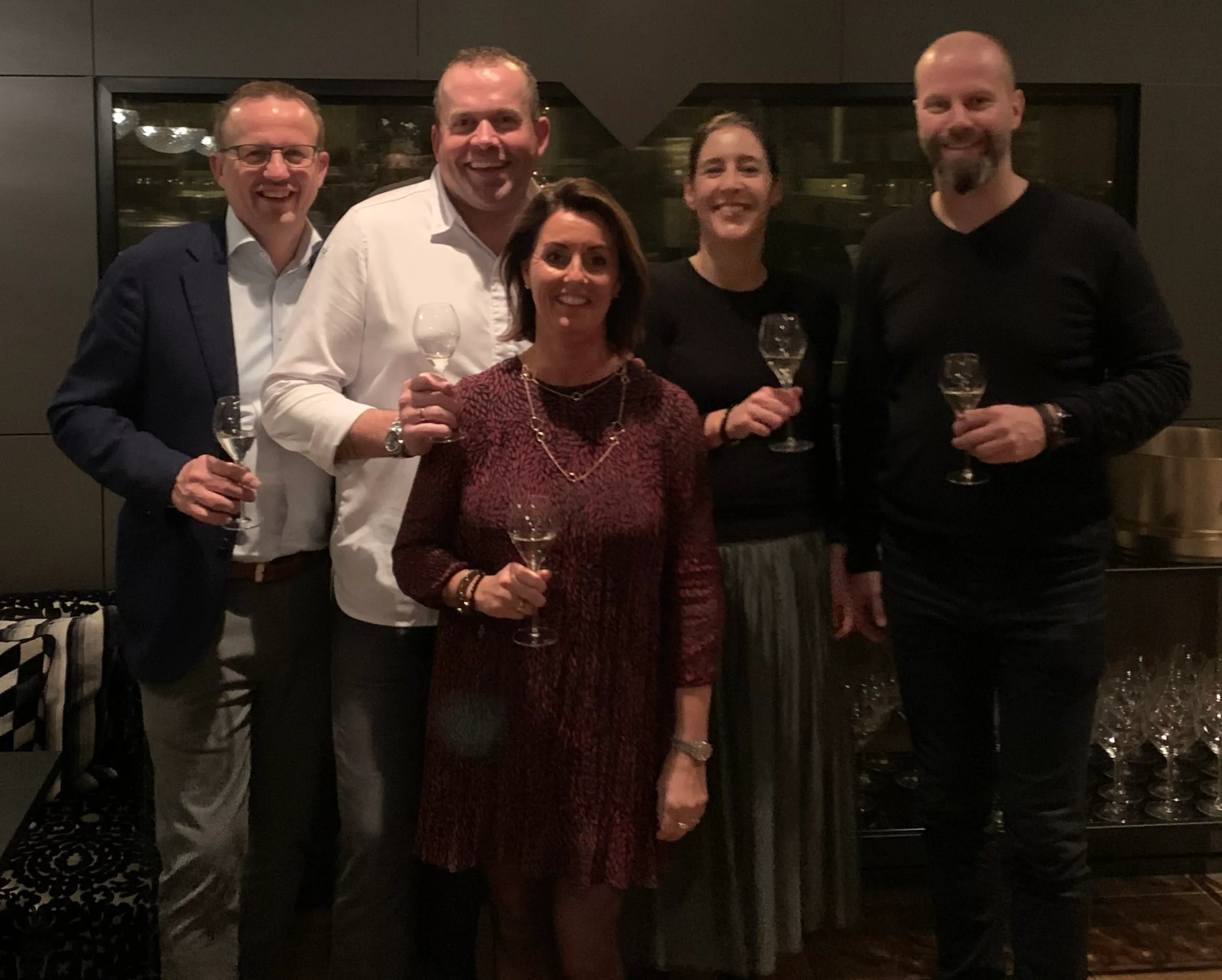 Henrie van der Heijden met zijn vrouw Ingrid en de commissie Meesterproef SVH Meesterkok