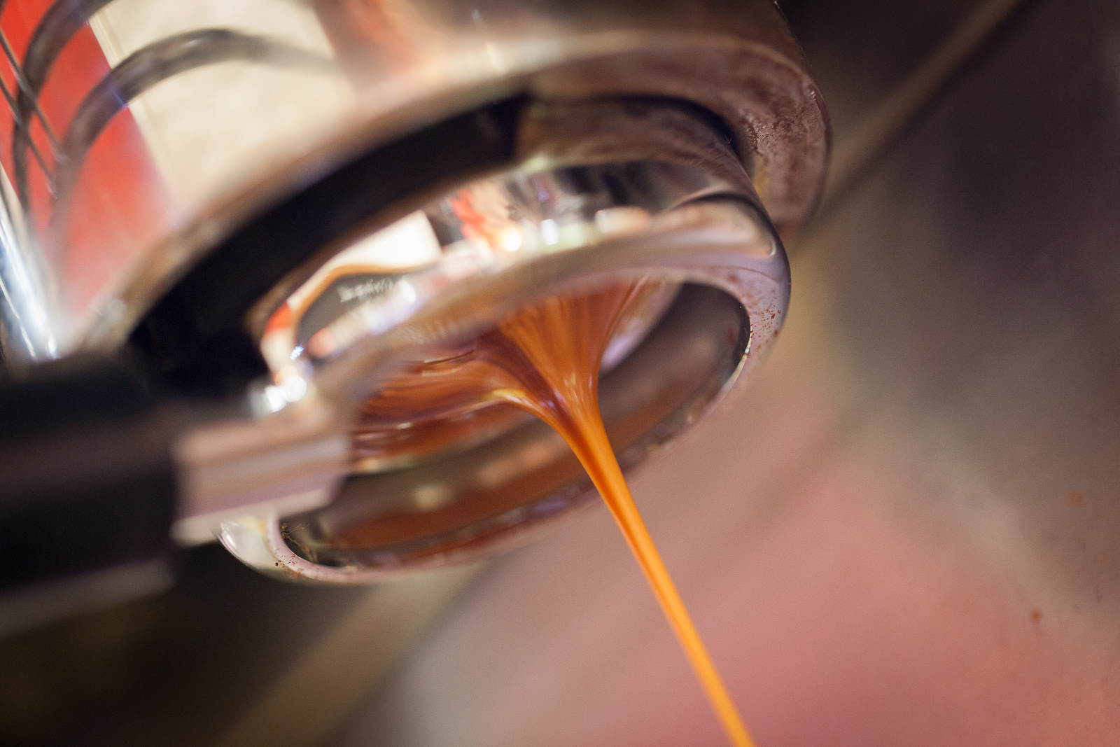 De perfecte espresso volgens wetenschappers: minder koffie, grover malen, sneller doorlopen