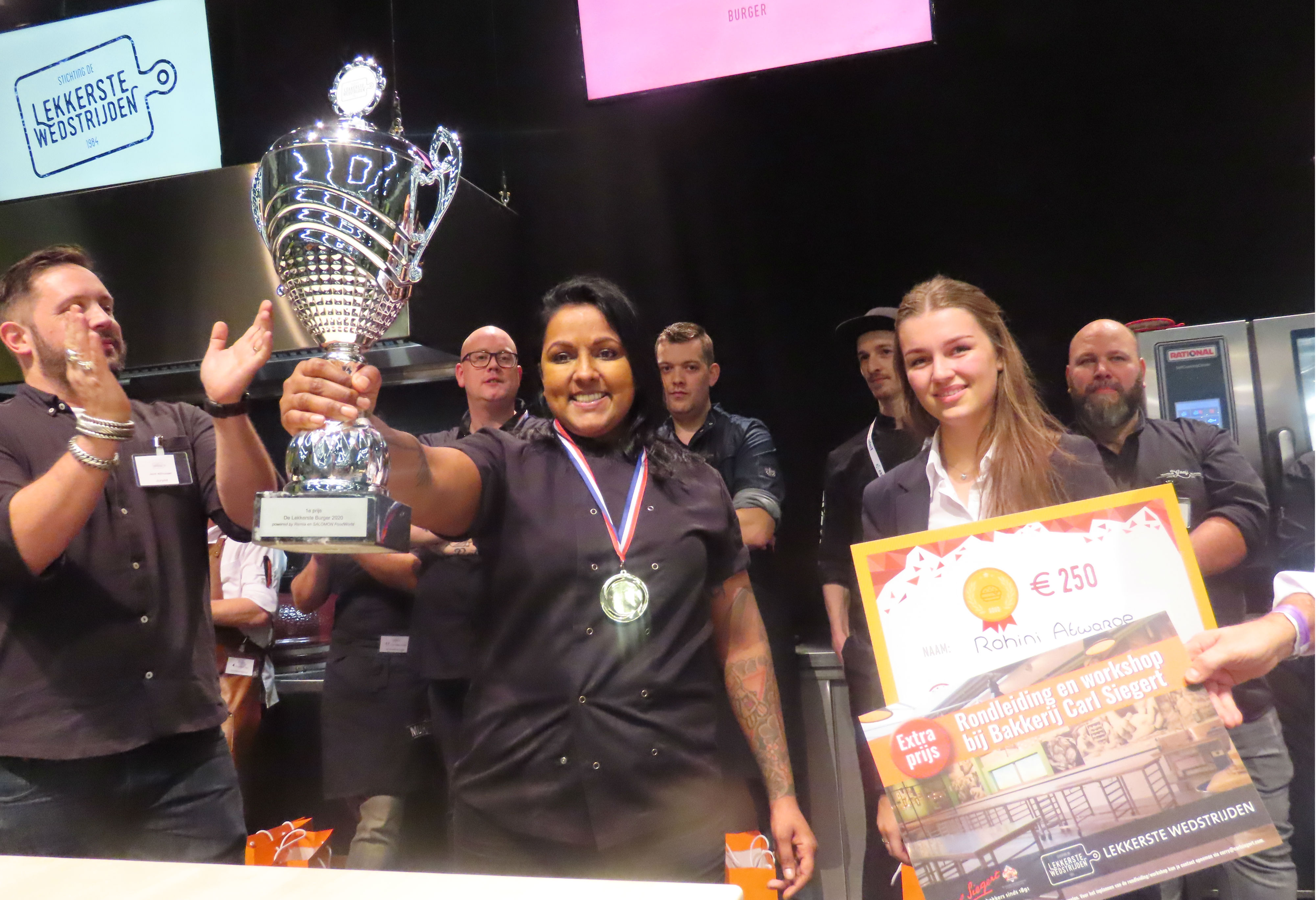 Rohini Atwaroe maakt veel indruk met Lekkerste Hamburger