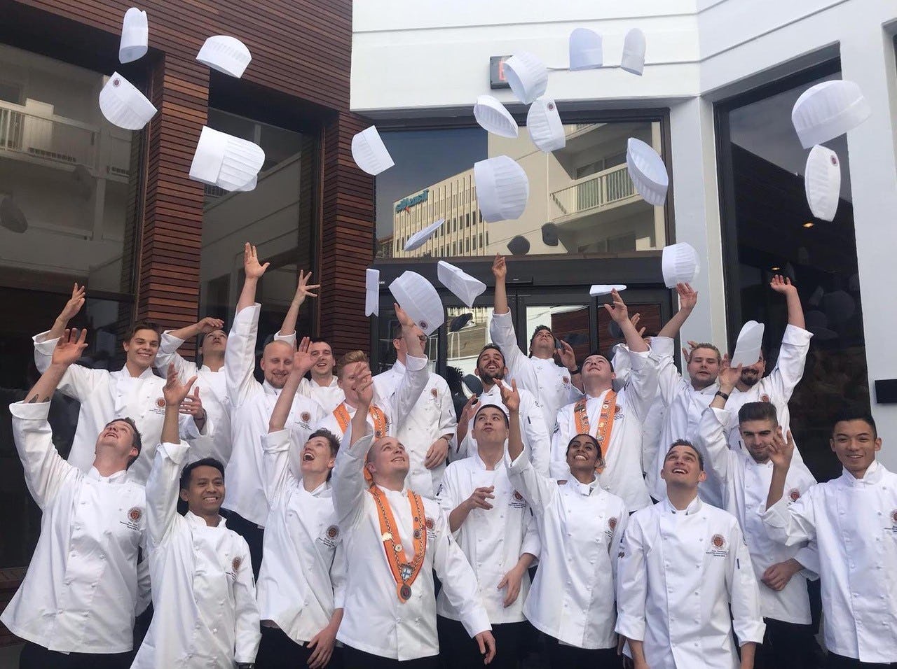 Zes chefs strijden tijdens kookwedstrijd Jeunes Chefs Rôtisseurs