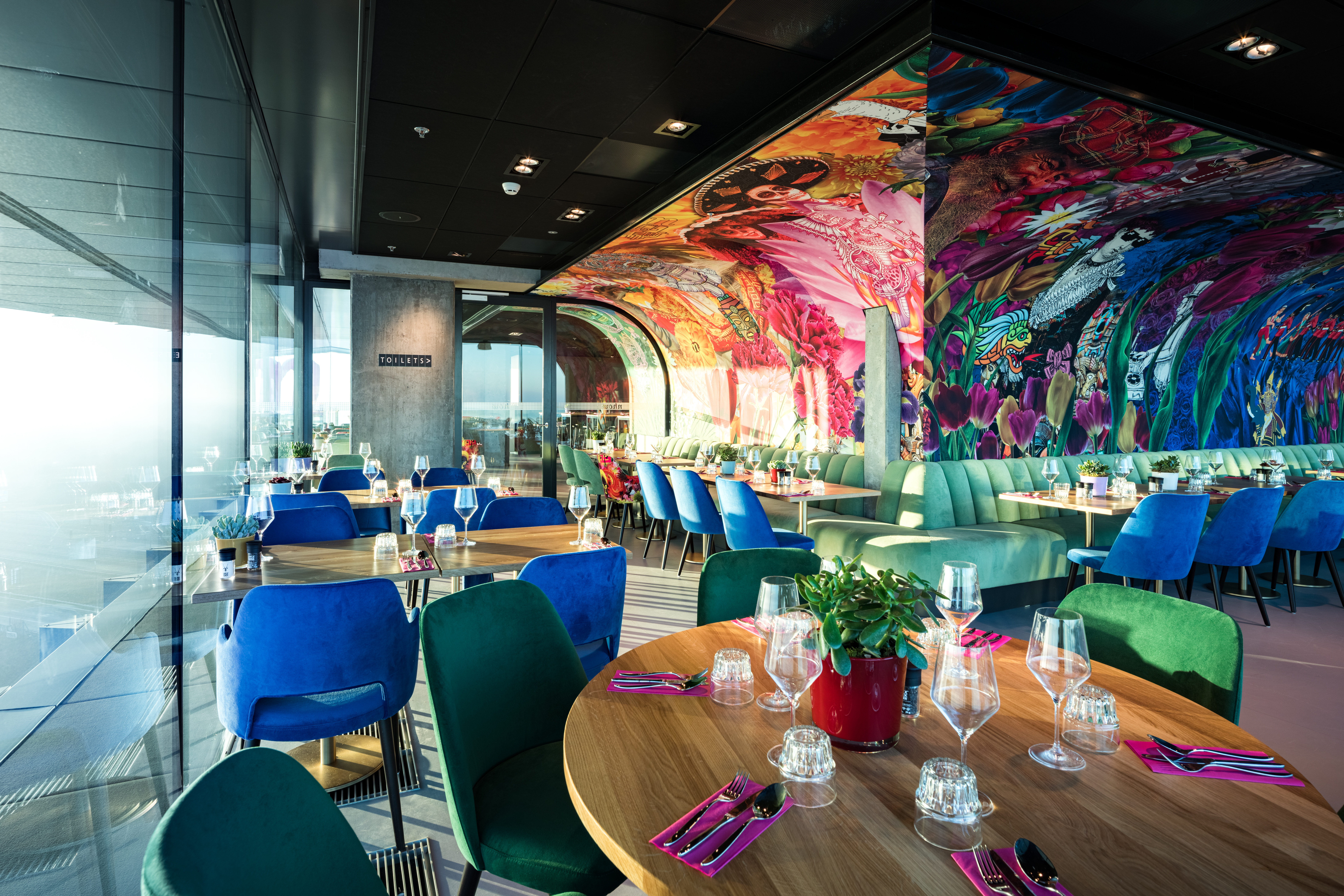 Buffetrestaurant op de 17e verdieping van nhow Amsterdam Rai.