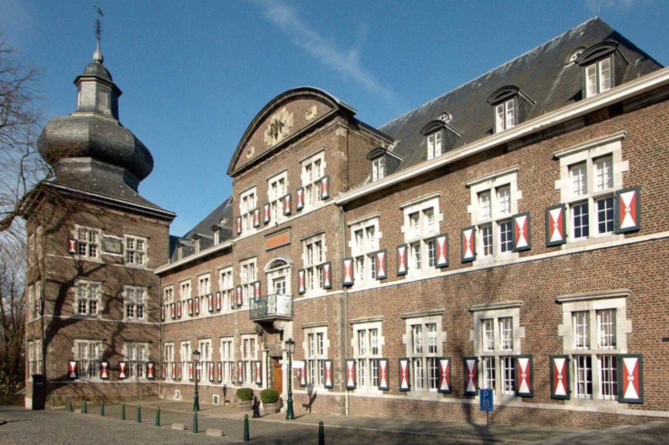 Hotel Abdij Rolduc in Kerkrade failliet door corona, 65 man op straat