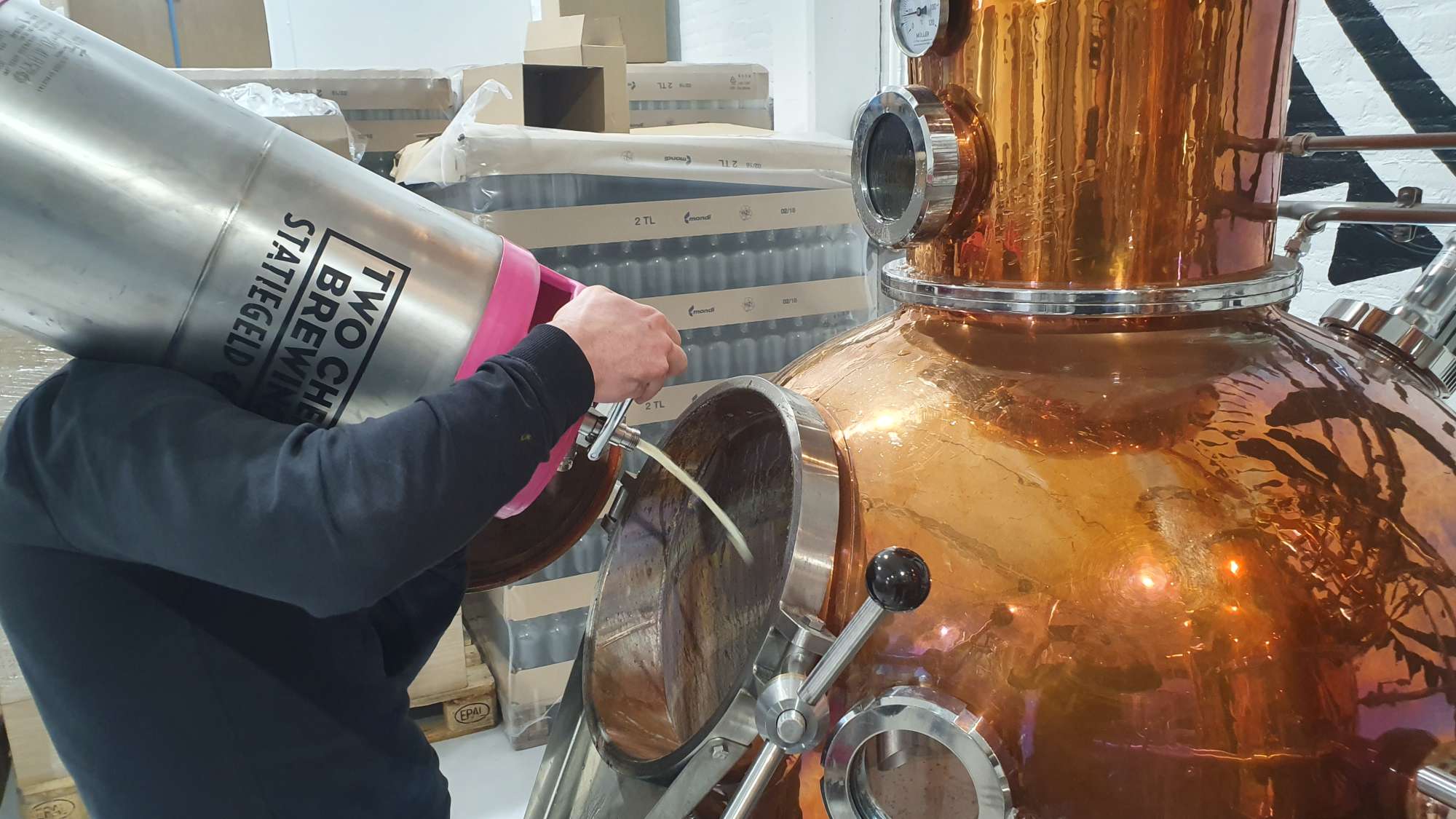 Brouwerij en distilleerderij maken samen desinfecterende middelen