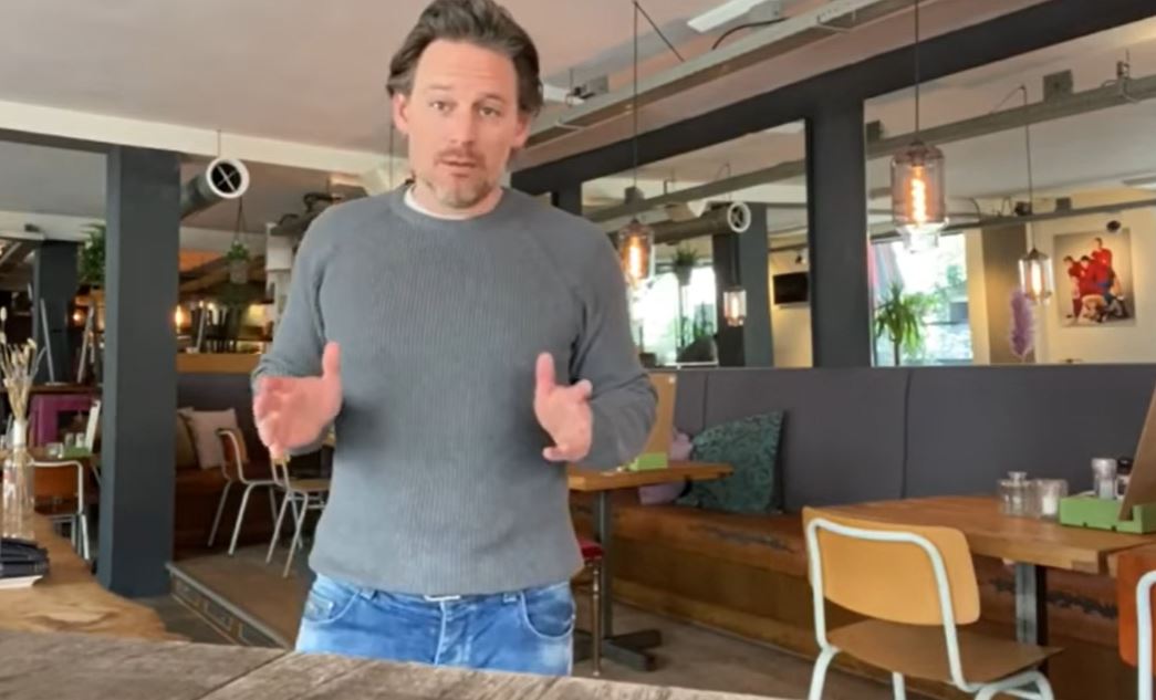 Venster 33 in Amsterdam: 1,5 meter horeca met hulp van app