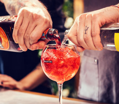 Bacardi schenkt 1,5 miljoen euro om barindustrie te ondersteunen