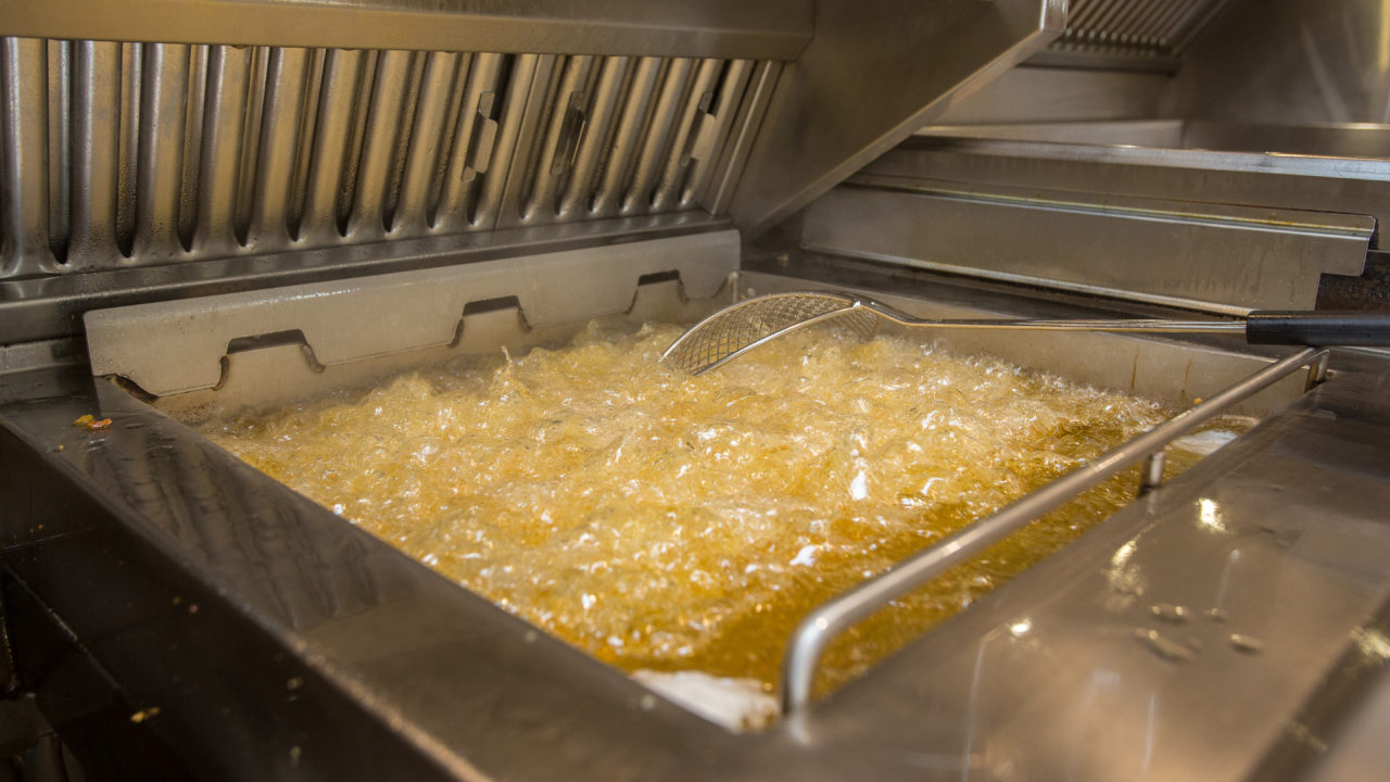 Miljoenenboete voor bedrijven die kartel vormden in zaak gebruikt frituurvet