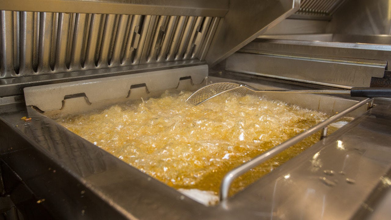 Miljoenenboete voor bedrijven die kartel vormden in zaak gebruikt frituurvet