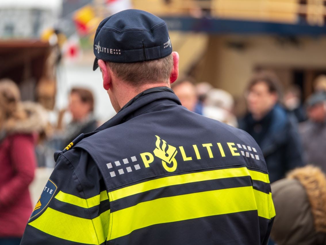 Politie stopt illegaal feest bij Hilversum met ruim 300 bezoekers