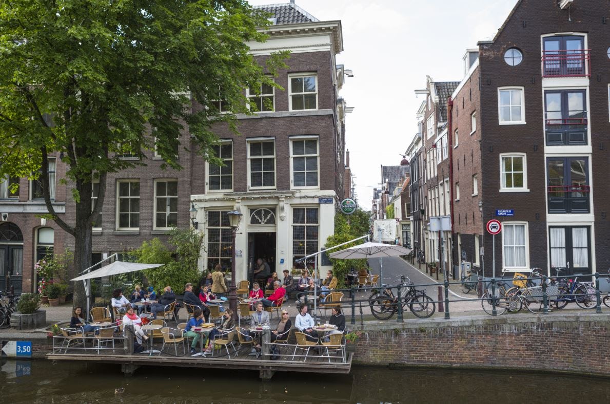 Tijdelijk meer ruimte voor terrassen in Amsterdam
