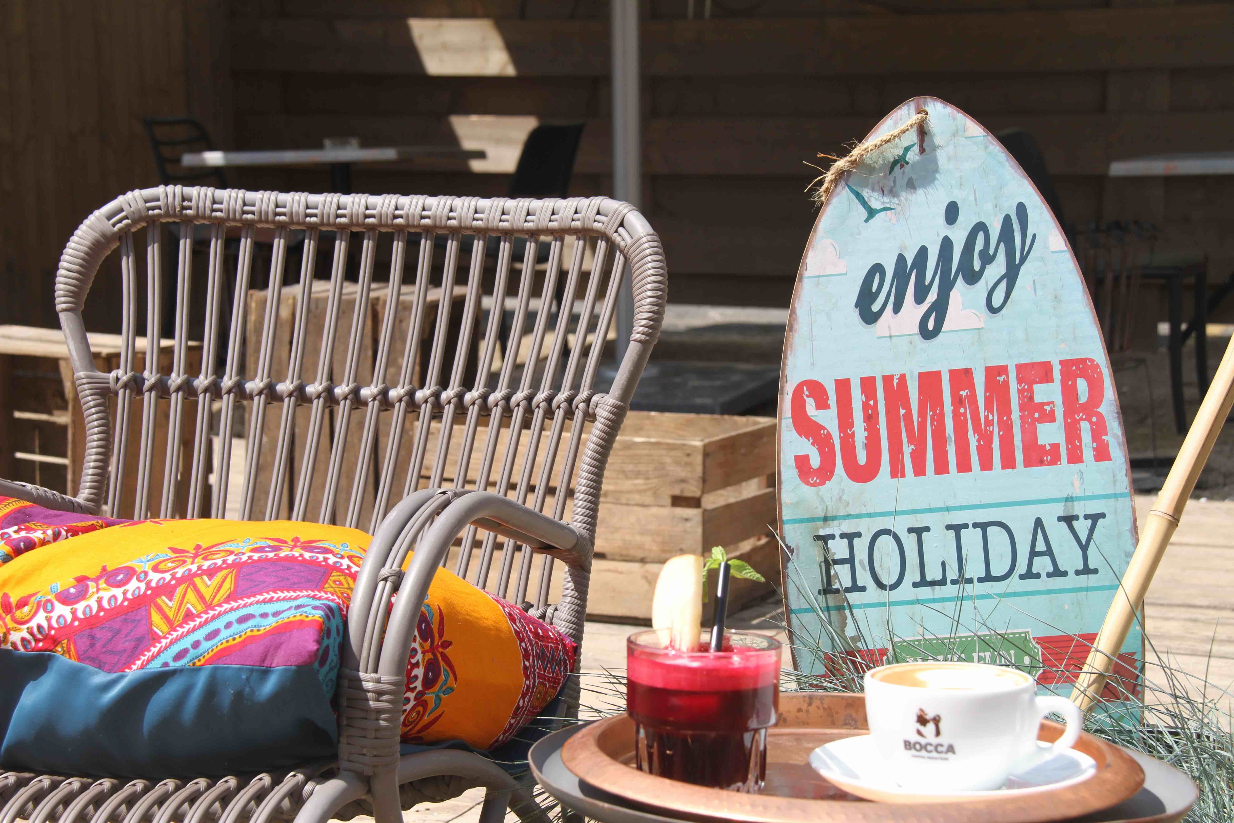 Nieuw terras op binnenplaats Bijlmerbajes: Bajes Beach Club