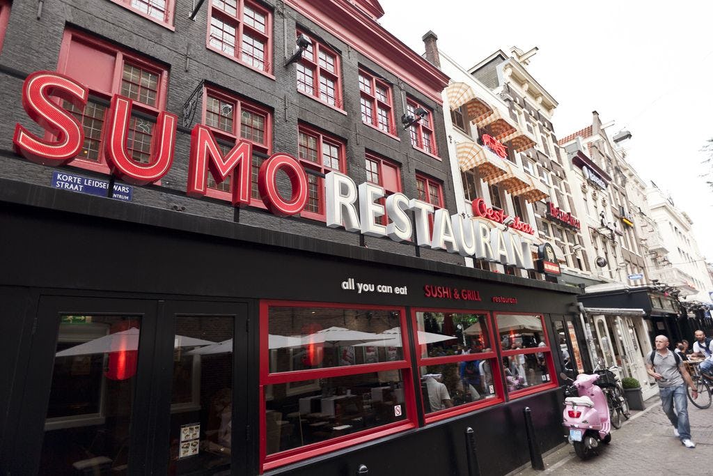 Eén gewonde bij brand restaurant Sumo Amsterdam
