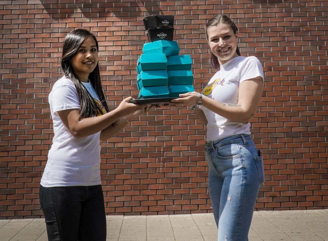500 hamburgers voor Amsterdamse verpleegkundigen