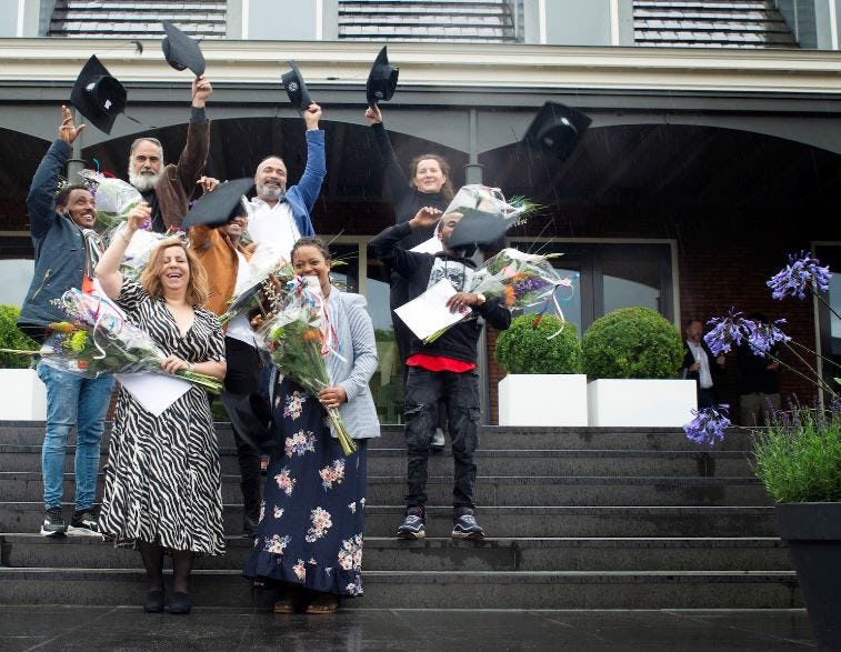 Eerste studenten ontvangen diploma Hof van Saksen Academy