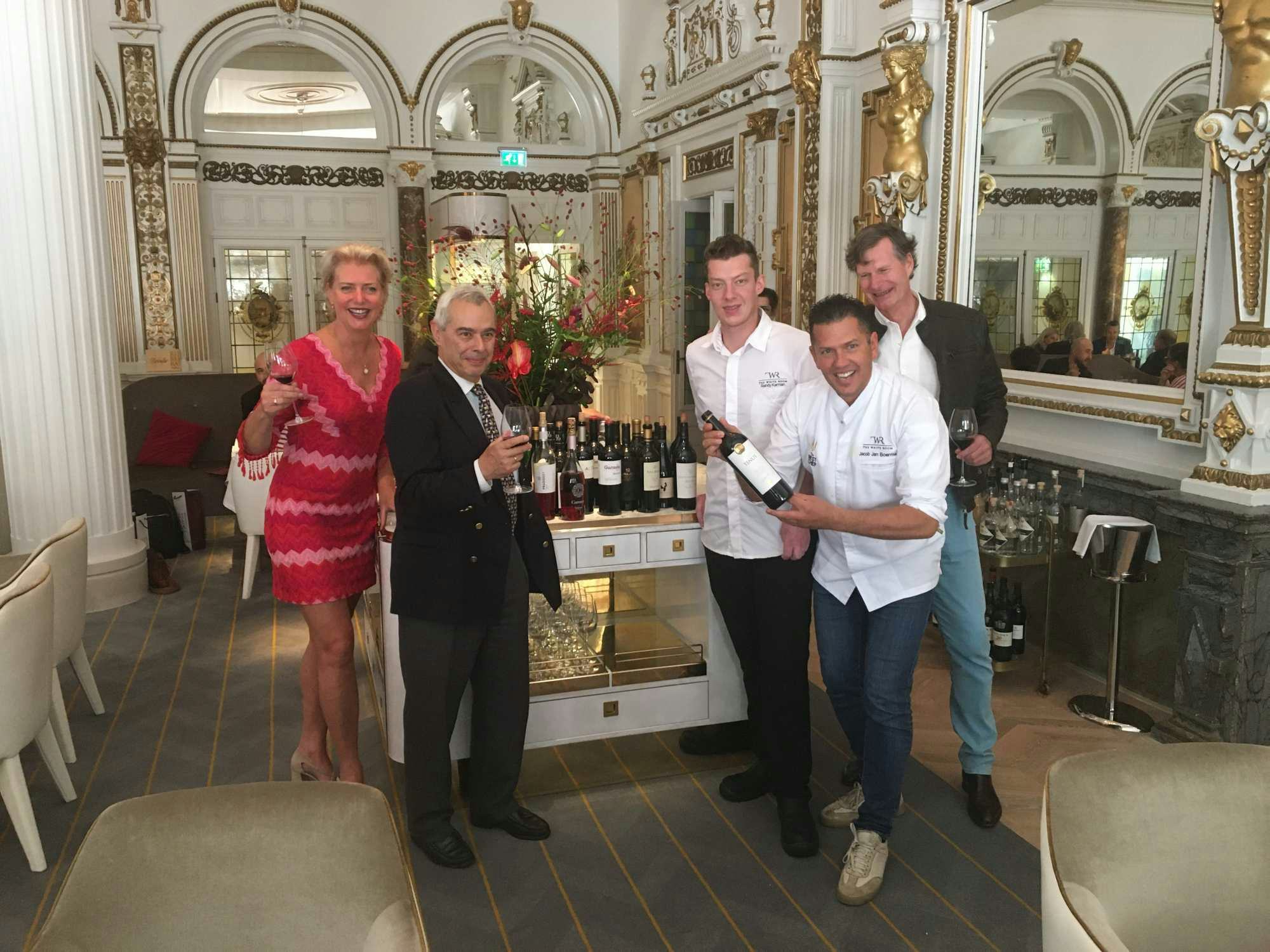 Harriet Boekholt van Pitch PR,  de ambassadeur van Spanje, chefs Randy Karman en Jacob Jan Boerma en wijnkenner Cees van Casteren.