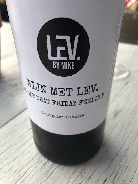 Eigen wijn van een lokale wijnboer, Wijngaard Hesselink. 100 procent Souvignier Gris, 2019. 