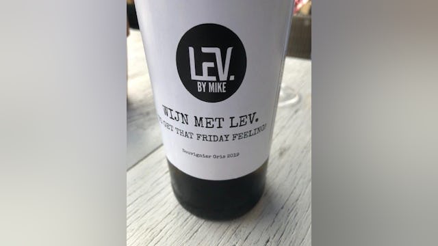 Eigen wijn van een lokale wijnboer, Wijngaard Hesselink. 100 procent Souvignier Gris, 2019. 