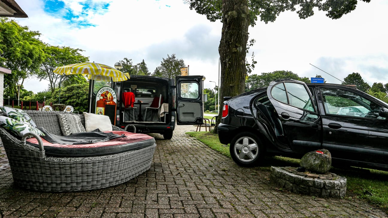 Ludieke actie: 'Wel met meerdere huishoudens in een auto op het terras'