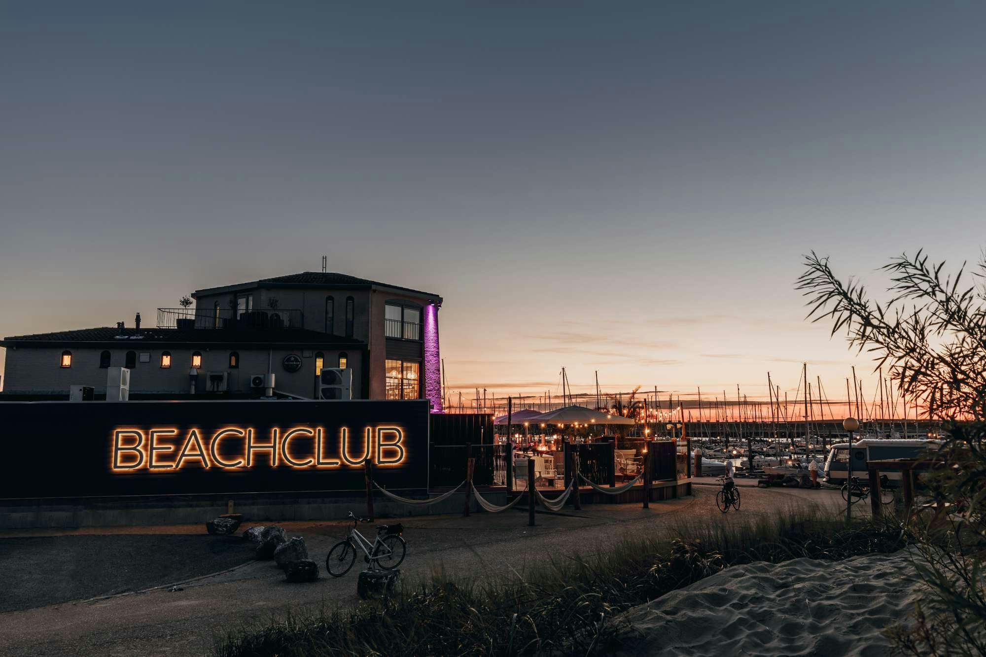 Roompot bouwt restaurant Bestevaer om tot Beach Club