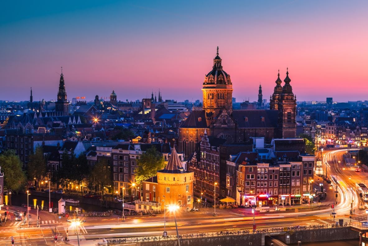 Amsterdam scherpt handhaving op feest- en horecalocaties aan