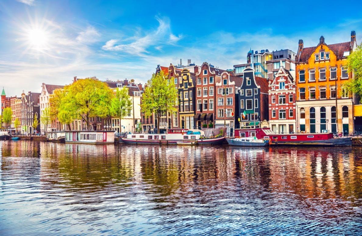 Twee horecagelegenheden in Amsterdam dicht om coronaregels