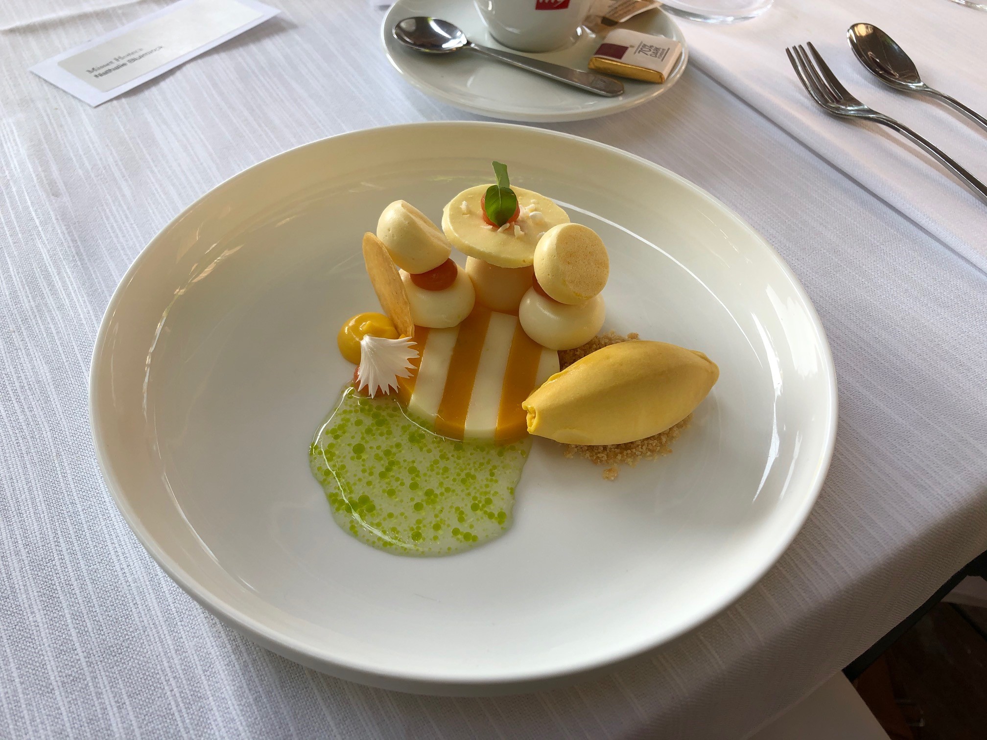 Restaurant Senses: Mango, passievrucht, kombucha, witte chocolade. 