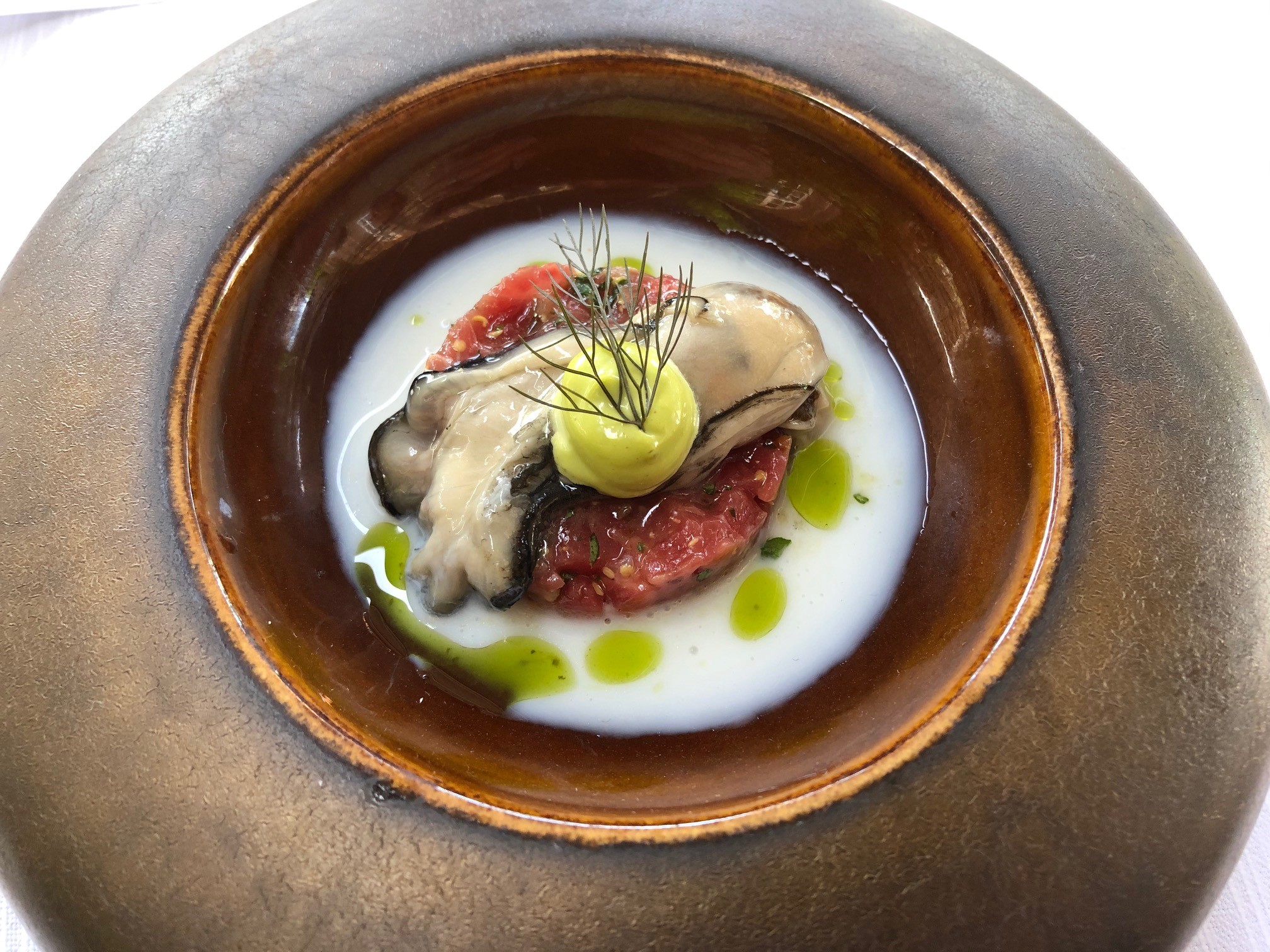 Restaurant Bentinck: kalfstartaar, oester, karnemelk, dille.