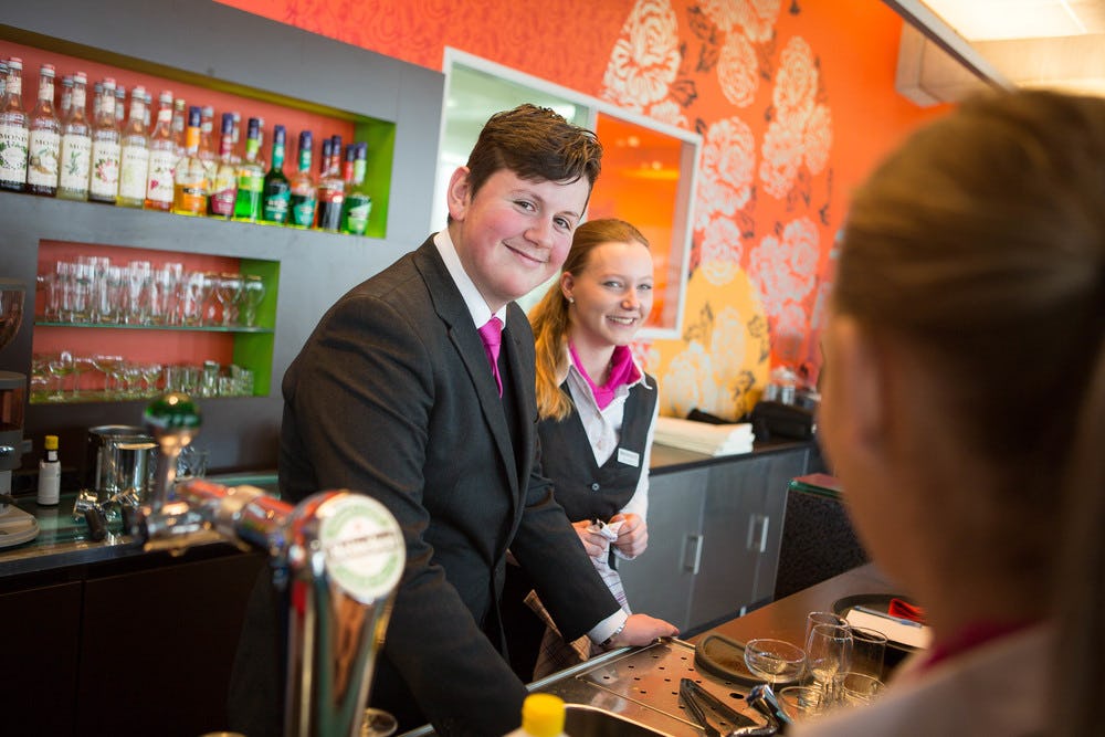 Horeca en mbo-scholen Noord-Nederland werken samen in programma 'Gateway to Hospitality'