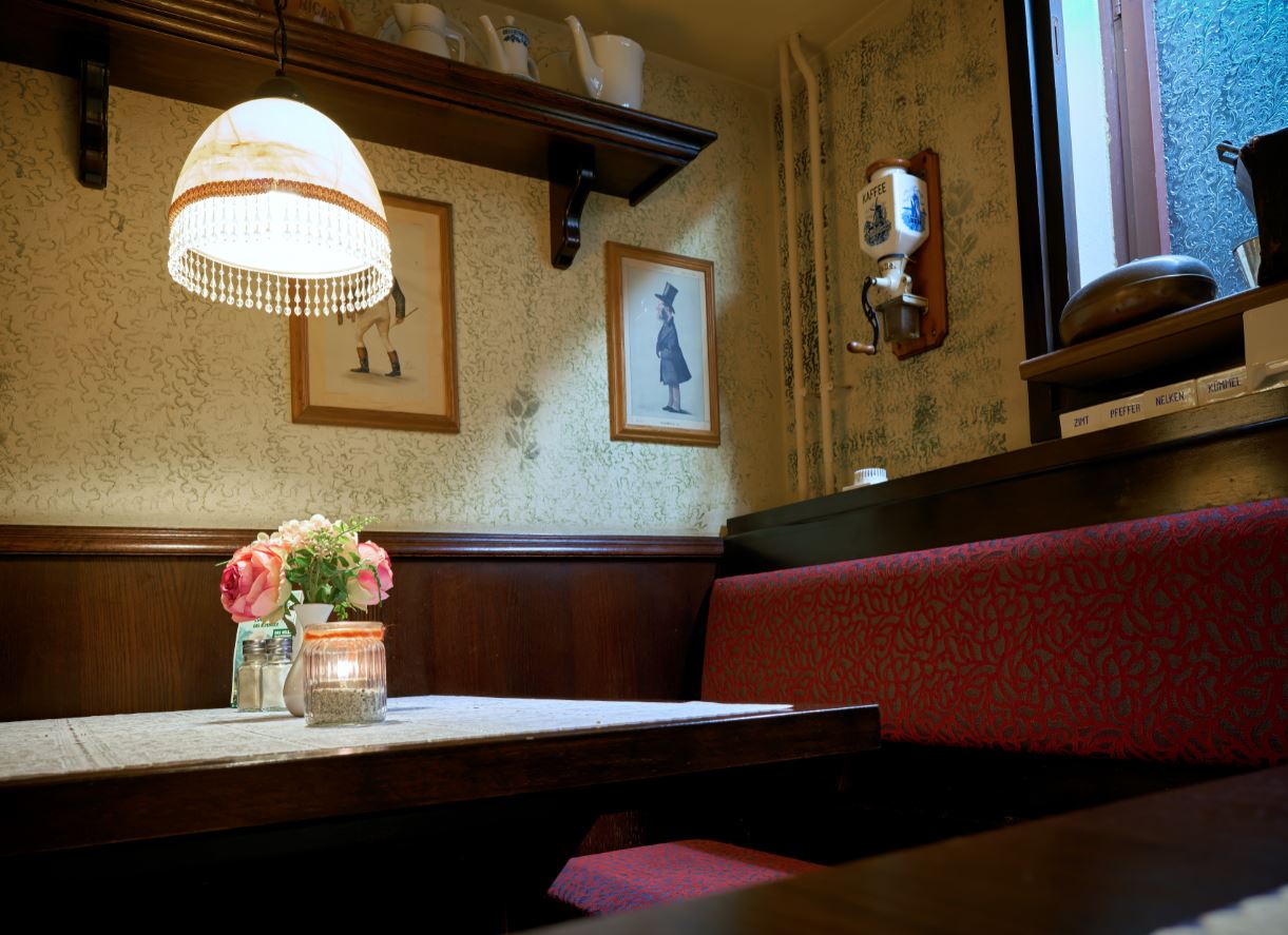 Rechter Berlijn veegt verplichte sluitingstijd van elf cafés van tafel