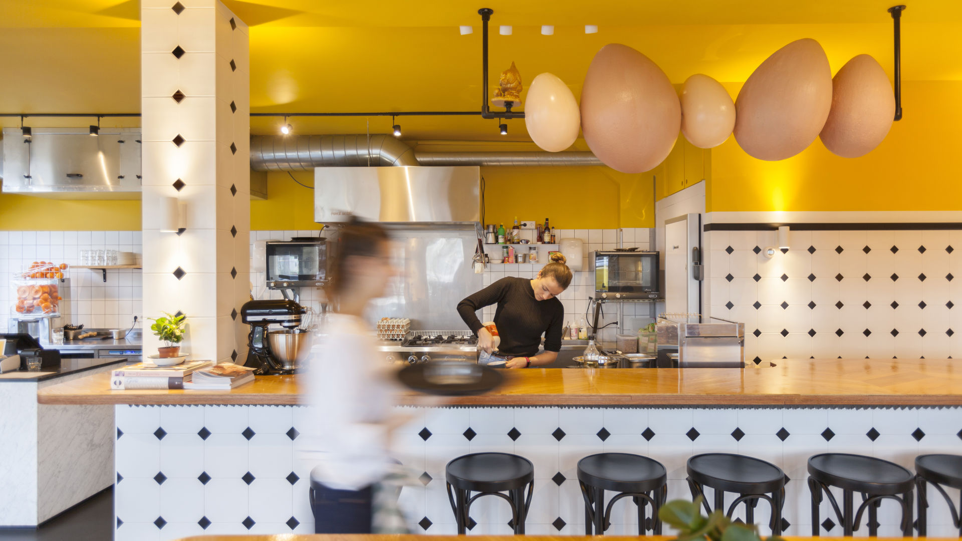 Hyperspecialisatie en simpliciteit groeit. Simpele menukaarten met een duidelijke kwaliteitsfocus, zoals bij De Uitsmijter in Amsterdam. Foto: Apto