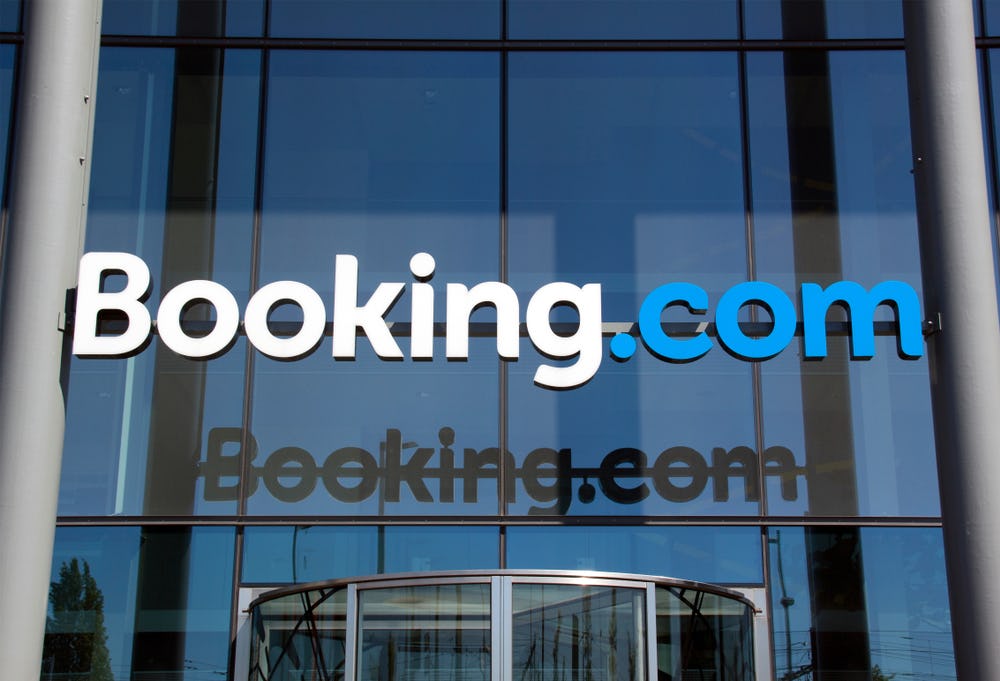 Booking.com betaalt loonsteun terug na ophef over bonussen