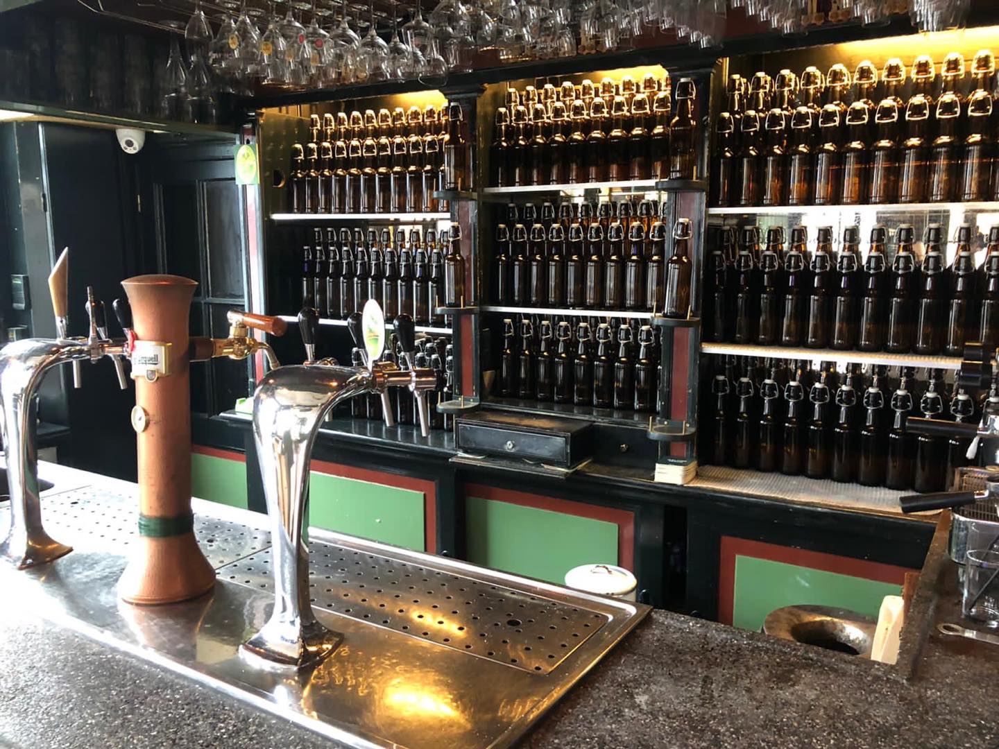 Café de 1e Aanleg wordt bierlabyrint en bierwinkel