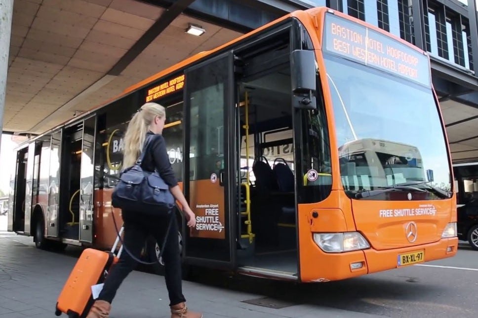 Hotels rond Schiphol willen in 2024 uitstootvrije shuttlebussen