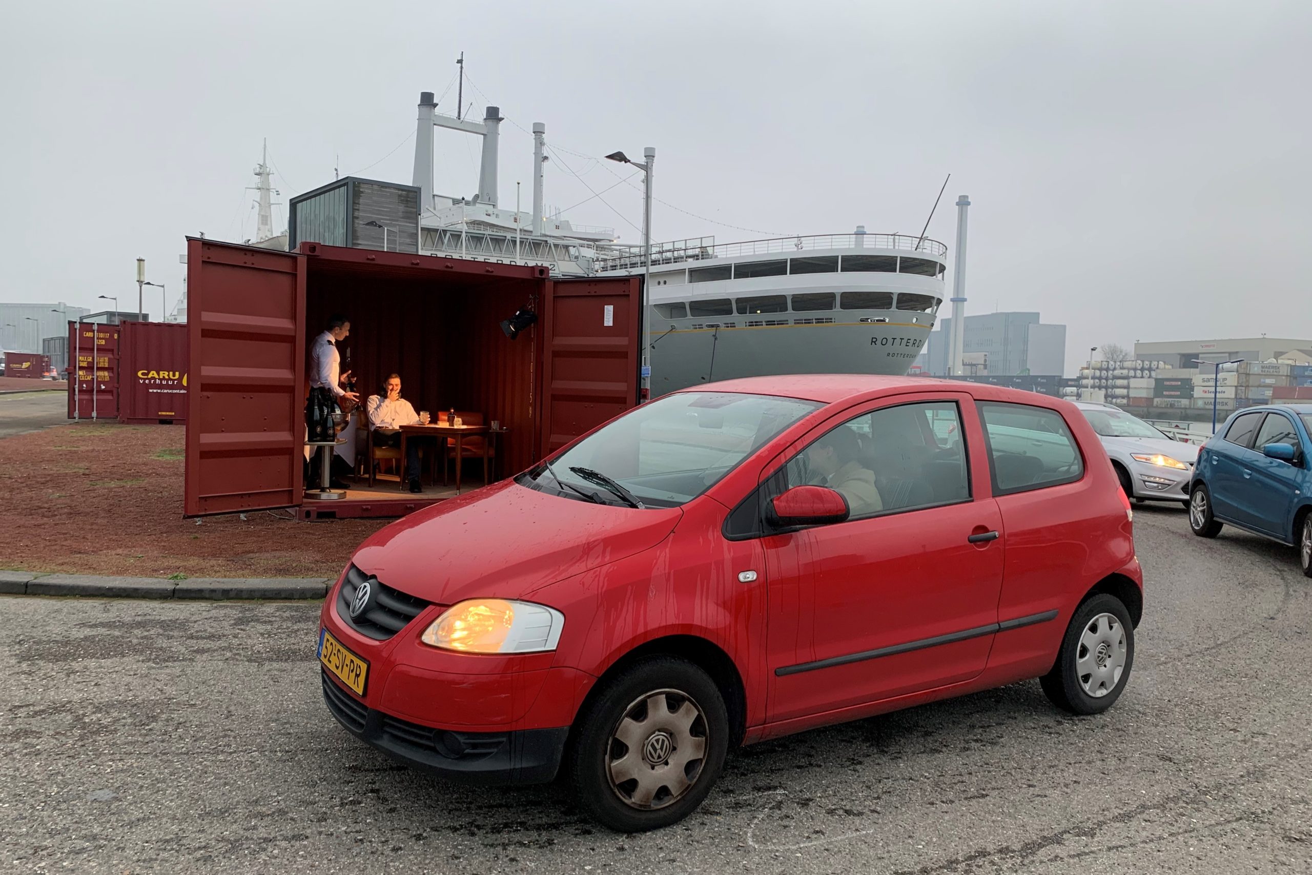 Drive thru experience bij wachten op gerechten ss Rotterdam