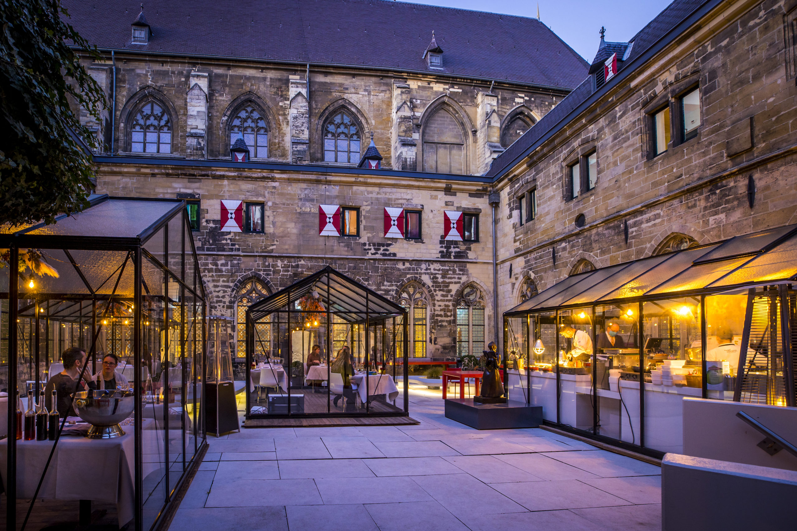 051120, Maastricht: kassen bij Kruisherenhotel. Foto: Marcel van Hoorn.