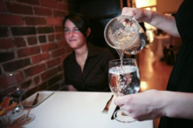 Europa: 'Bied horecagasten gratis water aan'