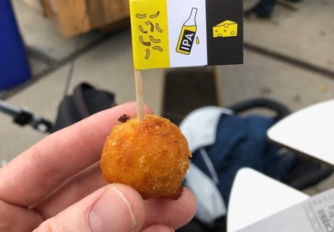 De Balletjes van FrietHoes, gemaakt van aardappelafsnijdsels.