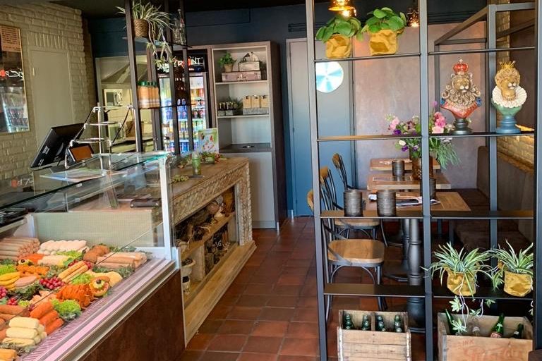 Het vernieuwde interieur van Snackpoint Munstergeleen. Fotos: Snackpoint