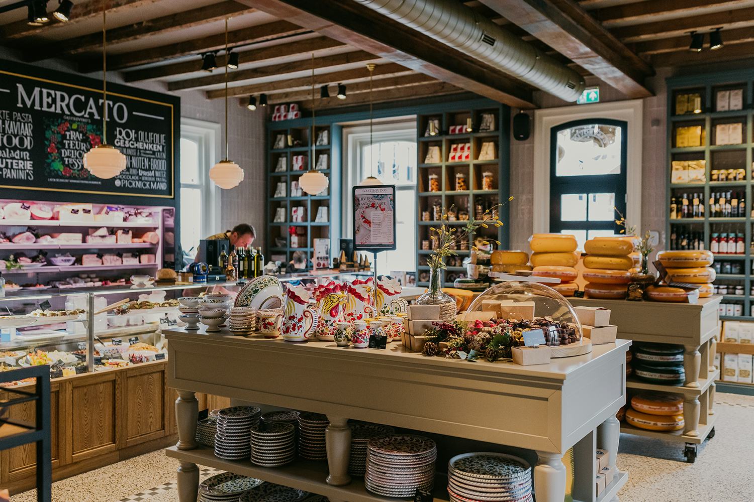 Damiano Piacenza opent concept met restaurant, winkel en traiteur