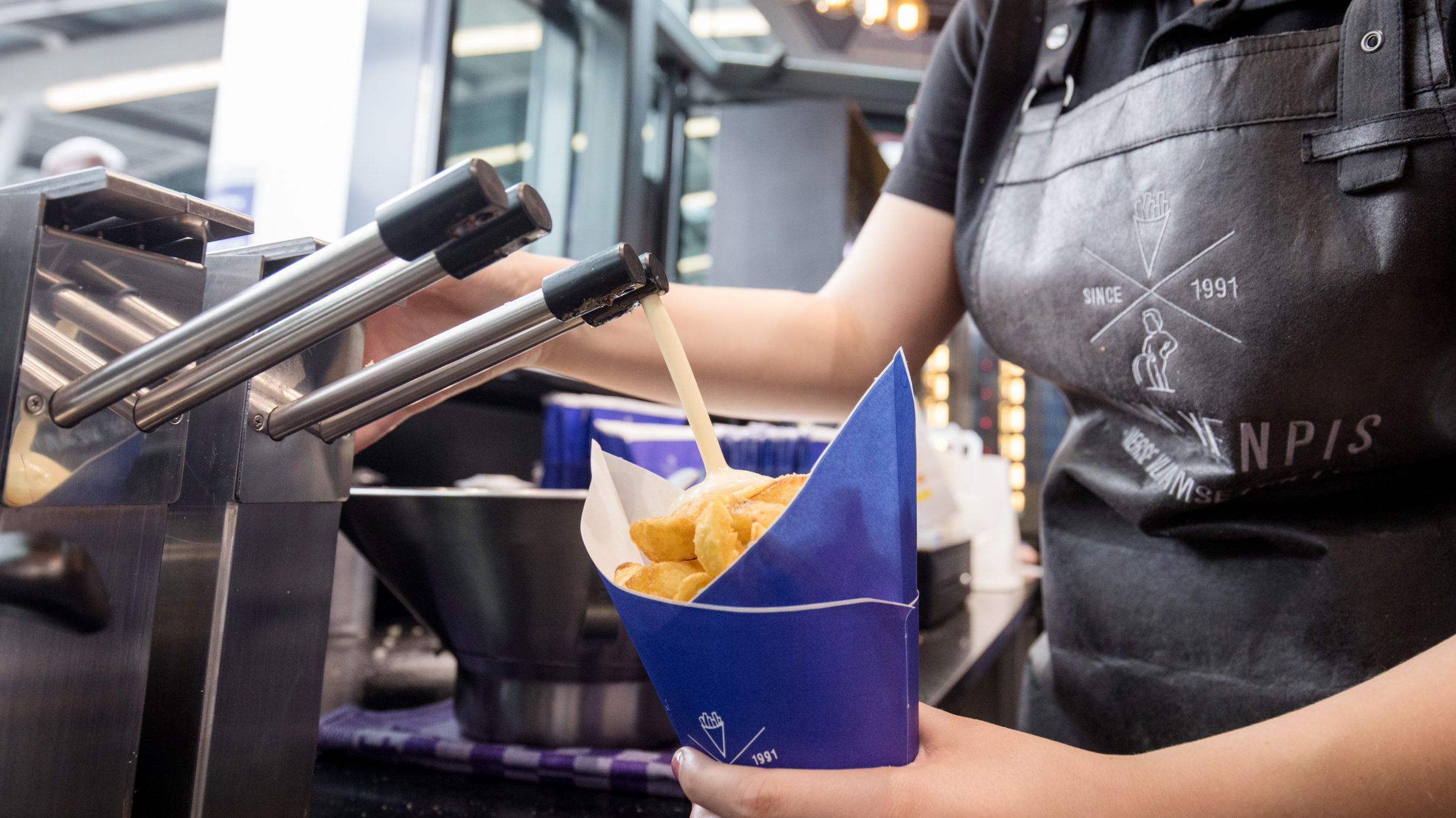 Manneken Pis op het Stationsplein bij Utrecht CS