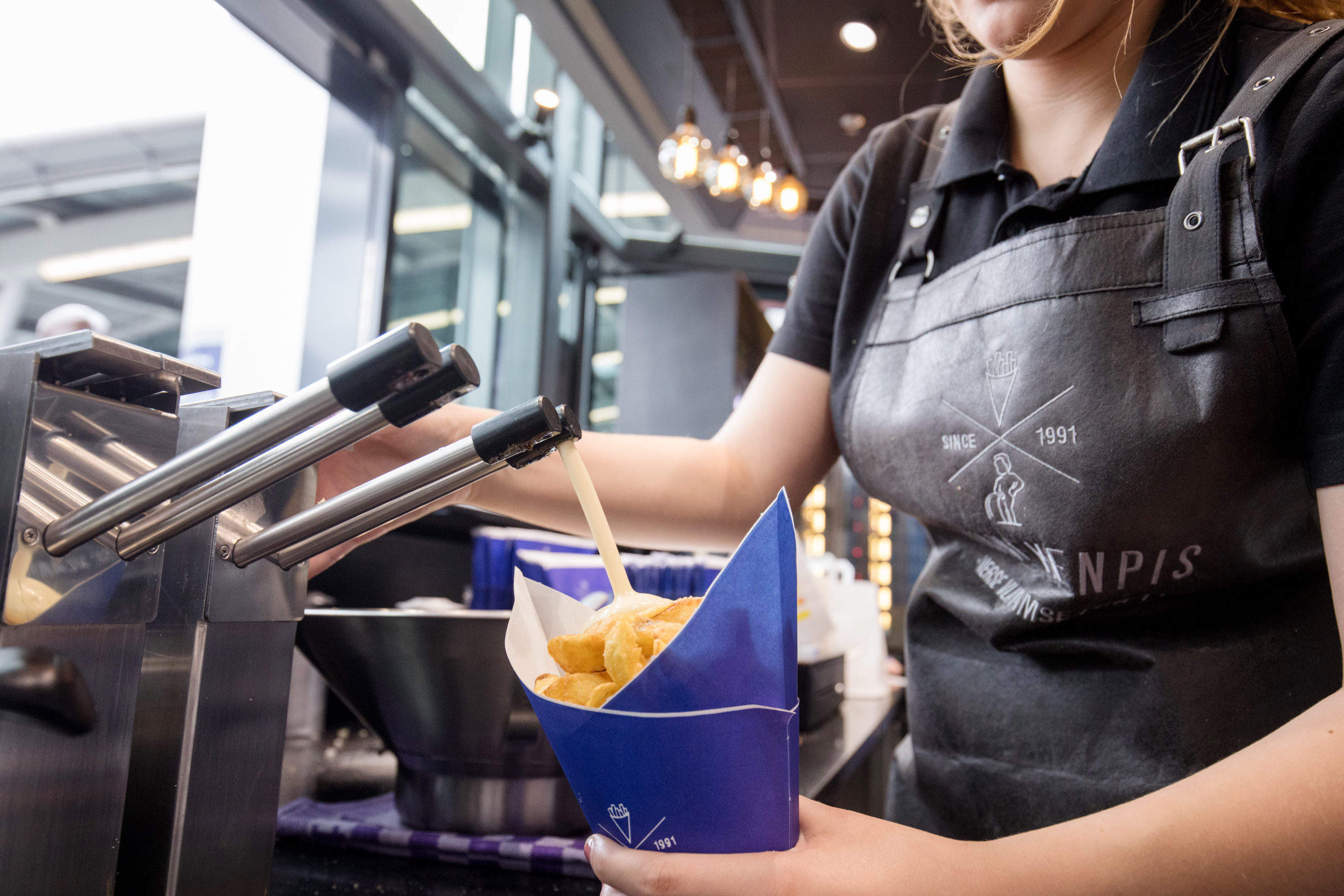 Manneken Pis op het Stationsplein bij Utrecht CS
