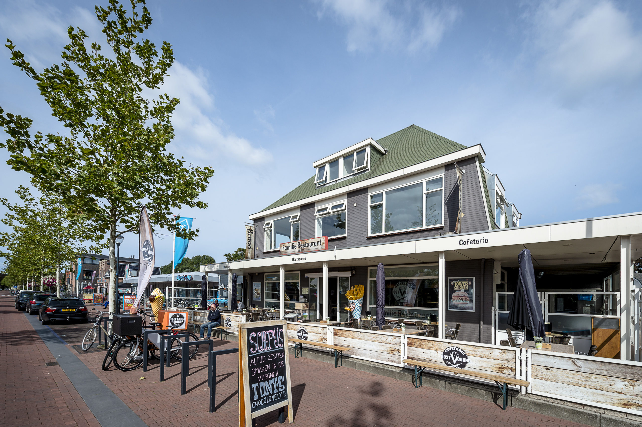 Cafetaria Oostvoorne, al jarenlang een begrip in het gelijknamige Zuid-Hollandse dorp.  (C) Roel Dijkstra 