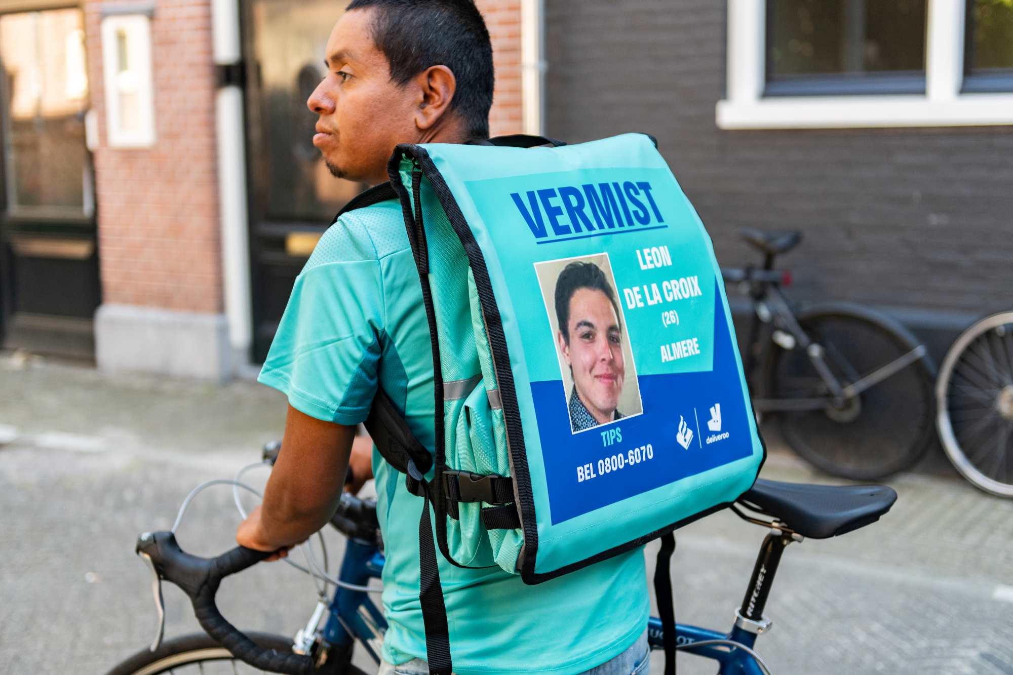 Deliveroo bezorgers zoeken naar vermiste personen 