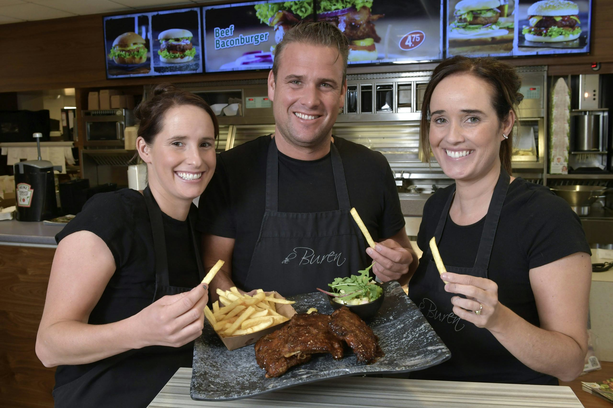 Het broer-en-zussenteam van Plaza de Stoete: Sanne (links), Don en Melissa Versluis. Foto: Fotoburo Dijkstra