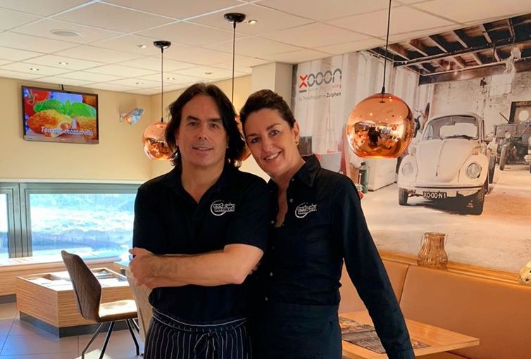 Arjan en Coby Menzing verkopen Eetwinkel Leesten