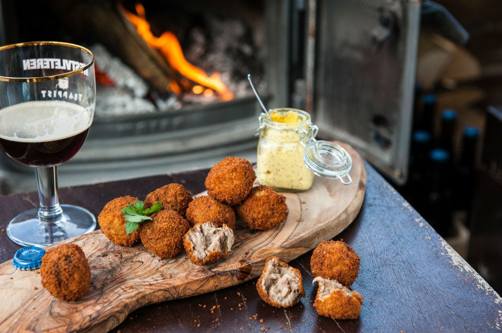De Haagsche Croquetterij en De Prael presenteren bierbitterbal