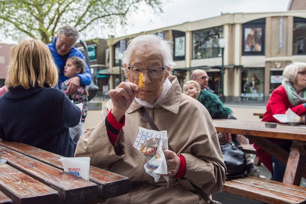 Bram Ladage verwent ouderen voor tweede jaar op rij met friet