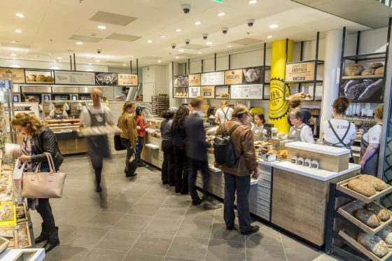 Alle vestigingen van De Broodzaak op NS-stations worden Treck.