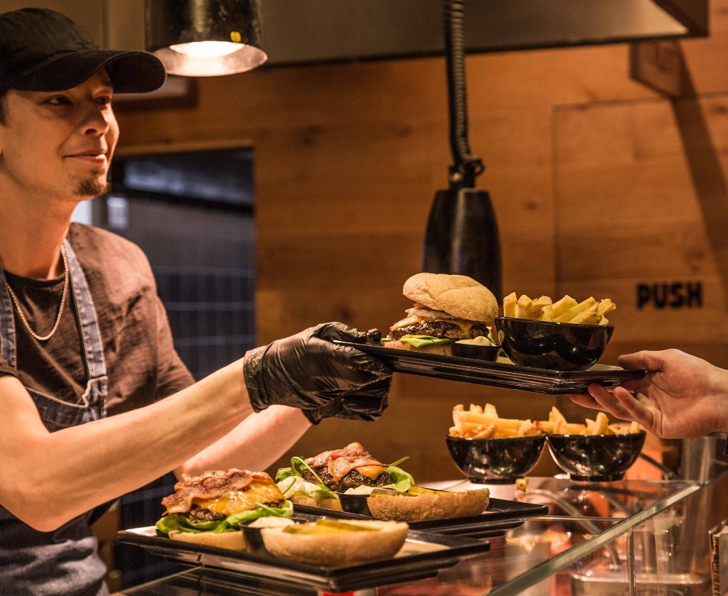 Gratis hamburgers voor alle dak- en thuislozen in Amsterdam